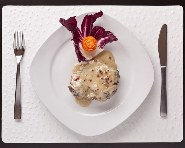 Филе говядины с розовым перцем